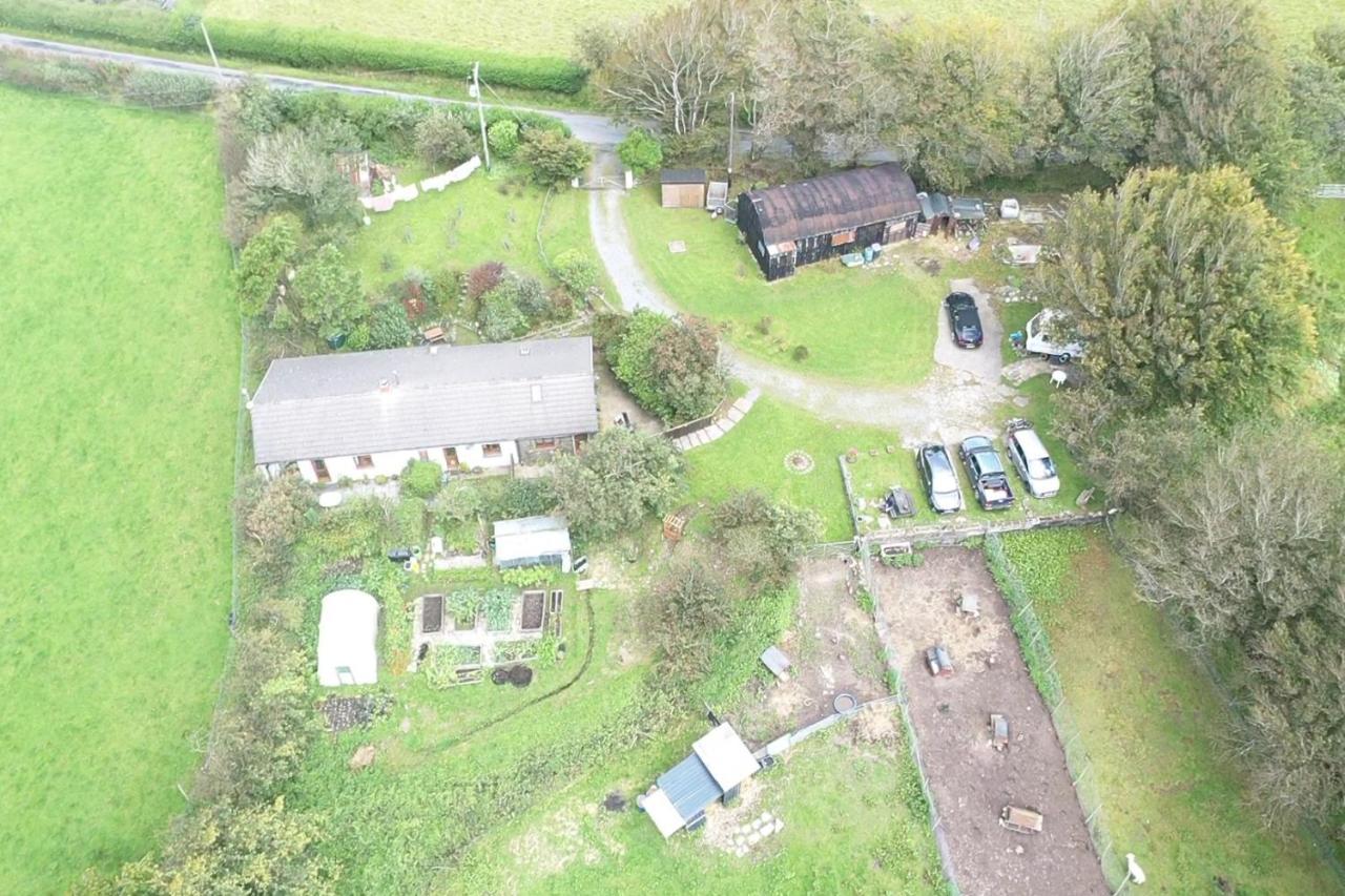 Inviting 2-Bed Cottage In Newcastle Emlyn Kültér fotó