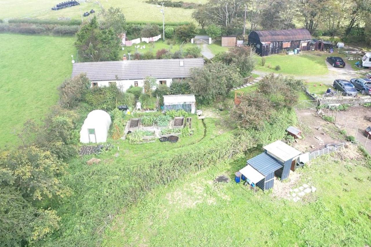 Inviting 2-Bed Cottage In Newcastle Emlyn Kültér fotó